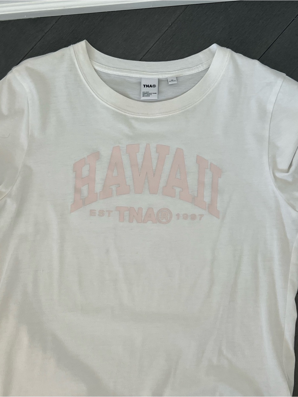 Aritzia TNA White tee pink writing, SIZE M